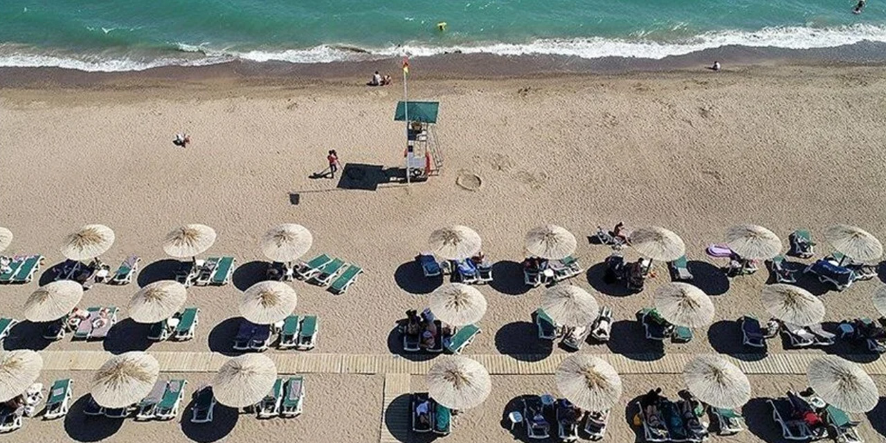 Antalya'da 17 plaja mavi bayrak asıldı