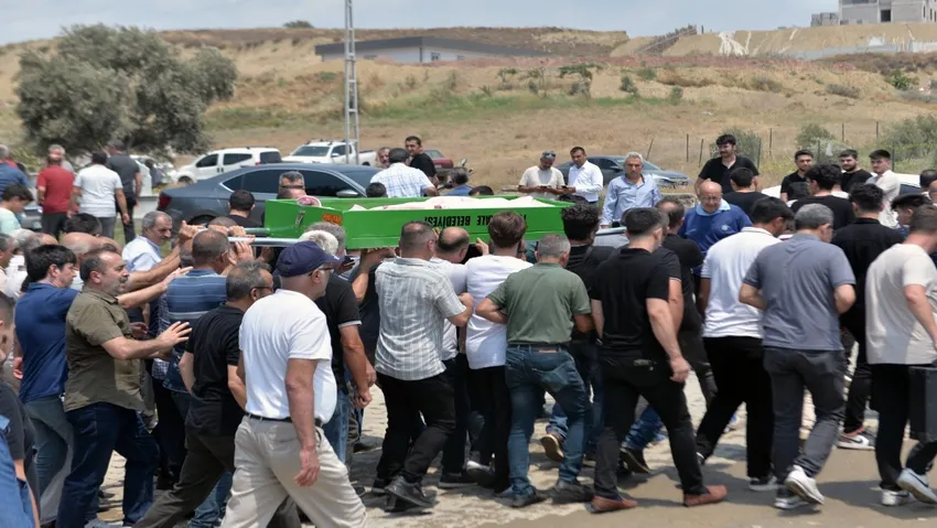 İzmir'deki elektrik faciasında hayatını kaybetmişti: Tıp öğrencisi Özge Ceren Deniz defnedildi