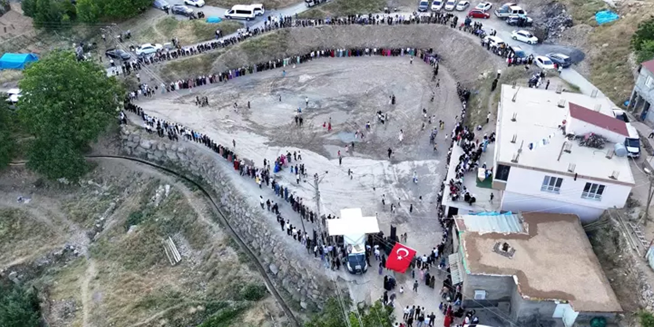 Aşiret düğününde 2 milyon liralık takı ve altın takıldı, halay zinciri dronla görüntülendi