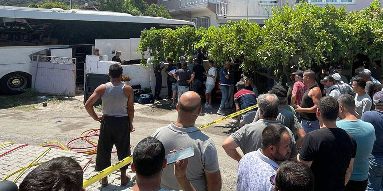 Aydın'da yolcu otobüsü eve çarptı: 1 kişi hayatını kaybetti