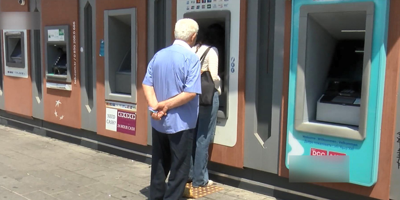 Yazılım kaynaklı sorun ATM'leri de etkiledi; vatandaşlar para çekemedi
