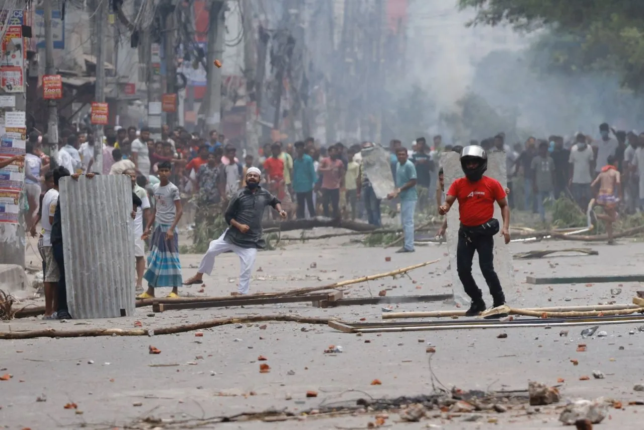 Protestolarda 105 kişinin öldüğü Bangladeş'te sokağa çıkma yasağı