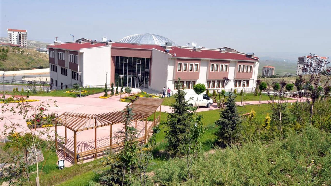 Açılışını Devlet Bahçeli yapmıştı: Belediye CHP’ye geçince huzurevi için sözleşme yenilenmedi