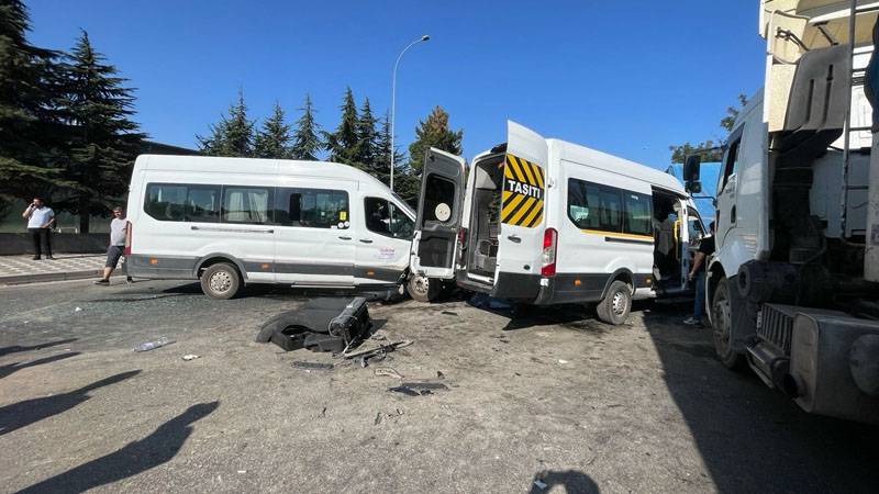 Gaziantep'te işçi servisleri çarpıştı: 21 kişi yaralandı