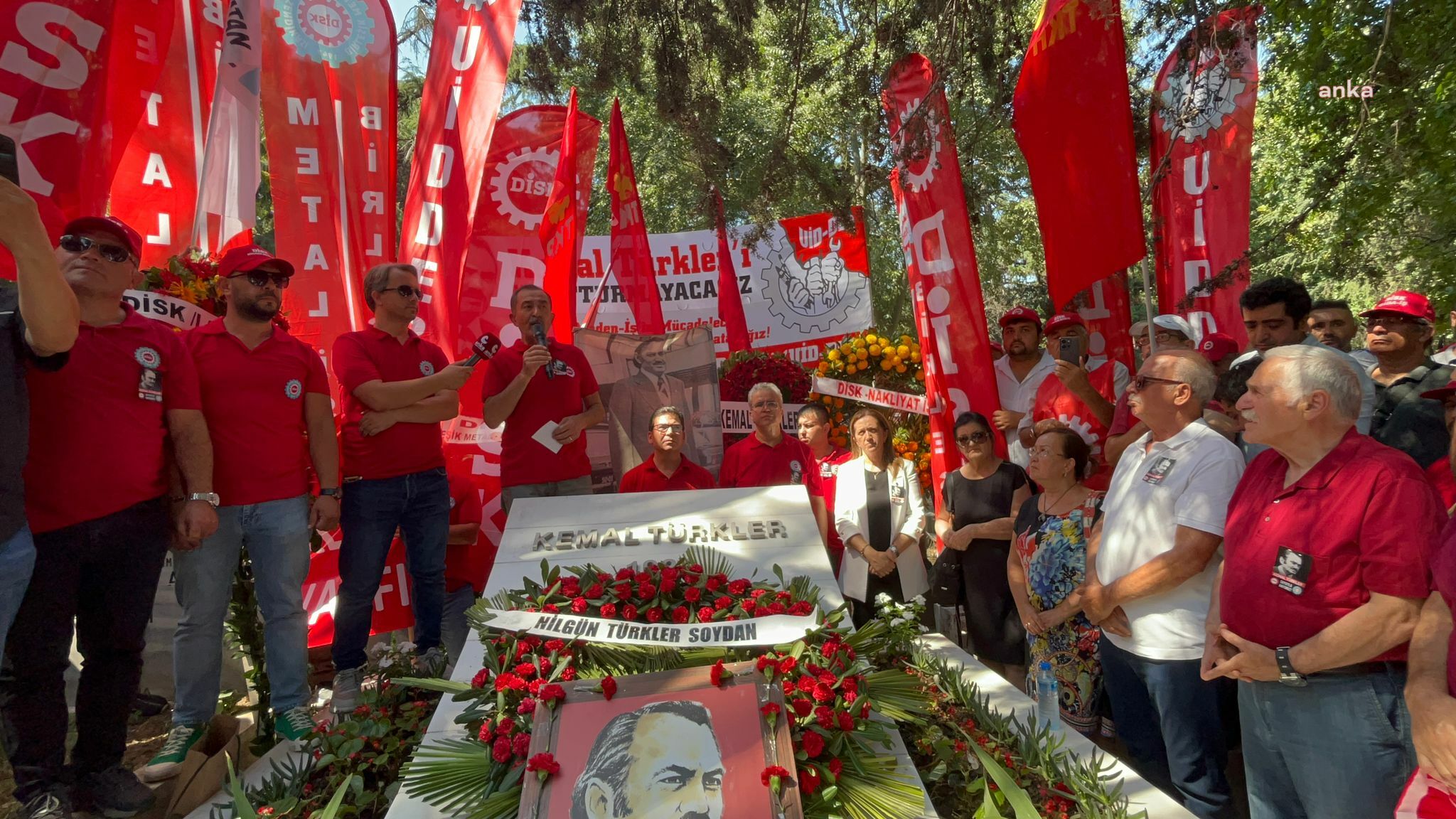 DİSK'in kurucu başkanı Kemal Türkler, katledilişinin 44'üncü yılında mezarı başında anıldı