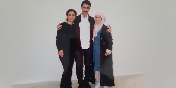 Grup Yorum üyesi Rezzan Şengül açlık grevinde: “Limonlu suyu bile çok görüyorlar”