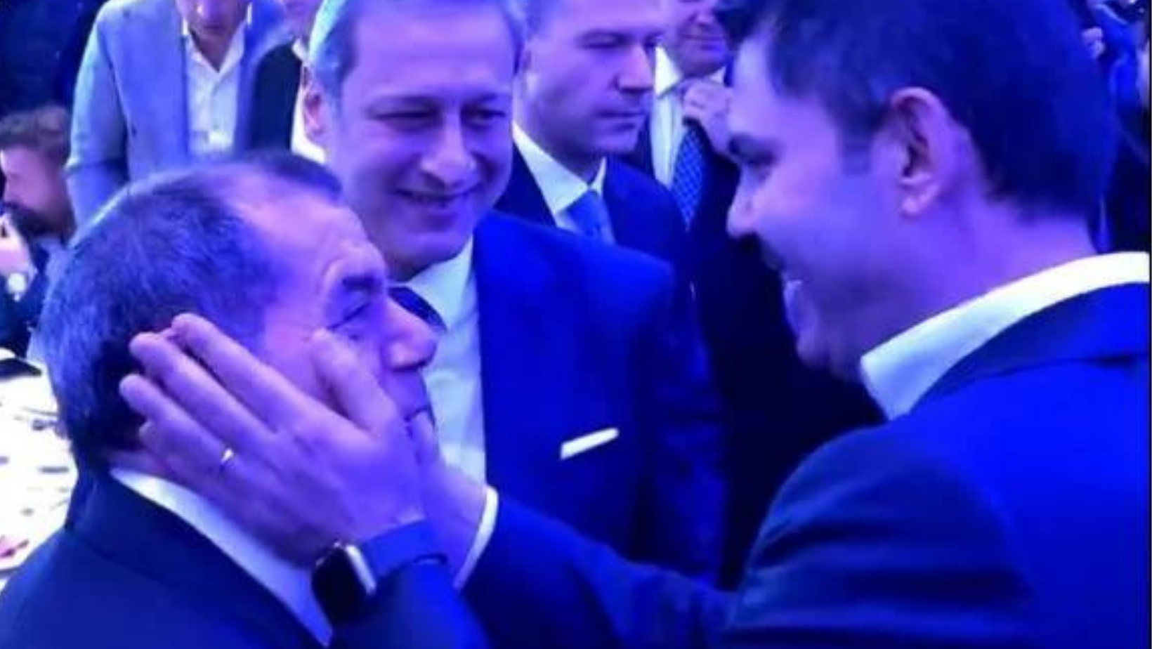 AKP’li Kurum ve Galatasaray Başkanı Özbek arasındaki samimiyet dikkat çekti
