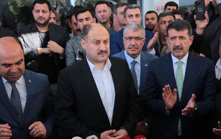 YRP'li Gürpınar'dan sokak hayvanları yasasına tepki: Hayatımda ilk defa kanun çiğneyeceğim