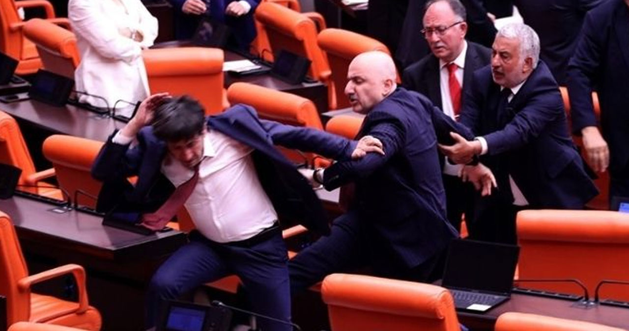 Meclis'te 'hırsızlık' kavgası! AKP’li Karaismailoğlu’ndan DEM'li Bozan’a yumruklu saldırı