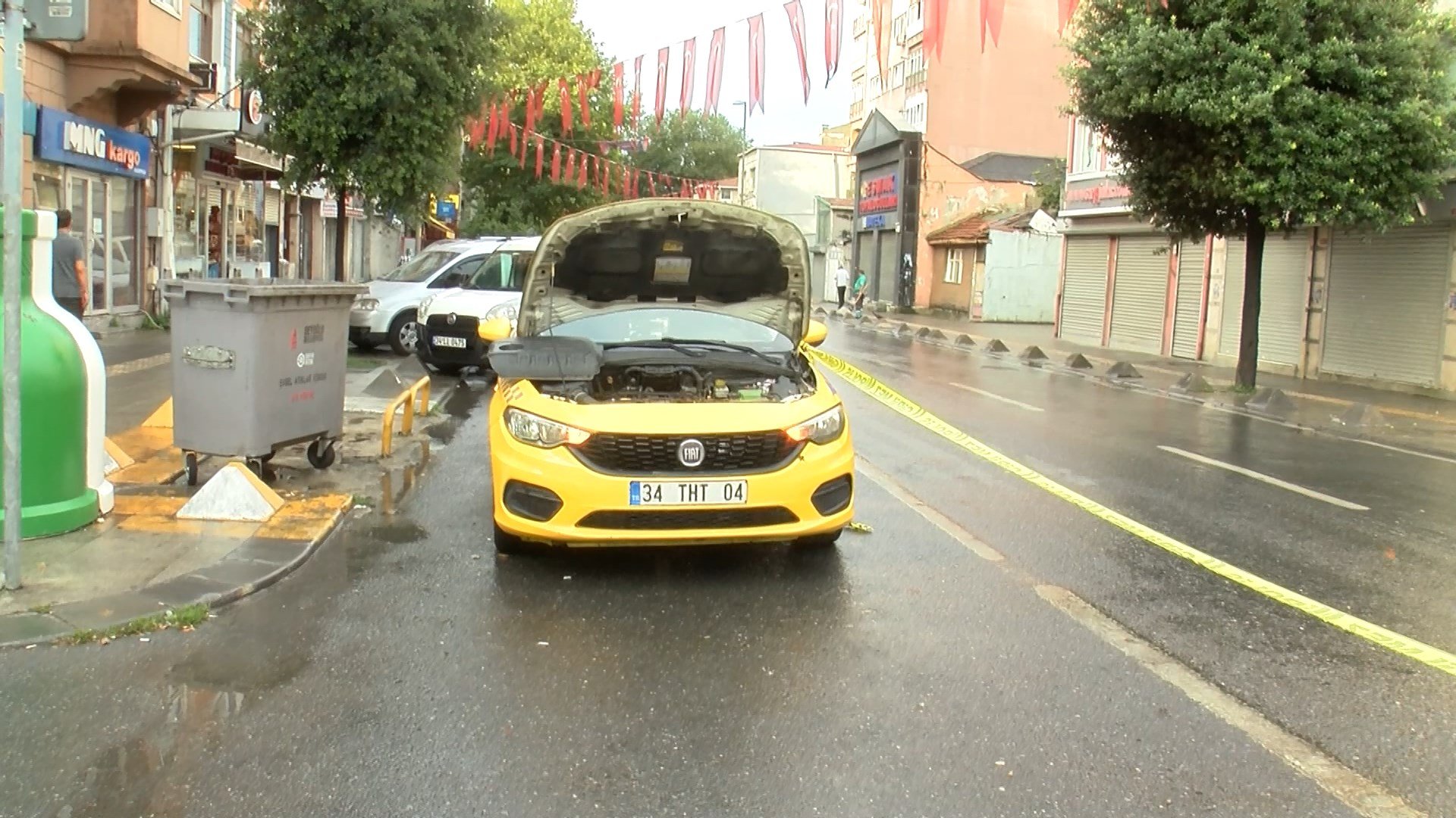 Beyoğlu’nda taksiden inen müşteri rastgele ateş etti