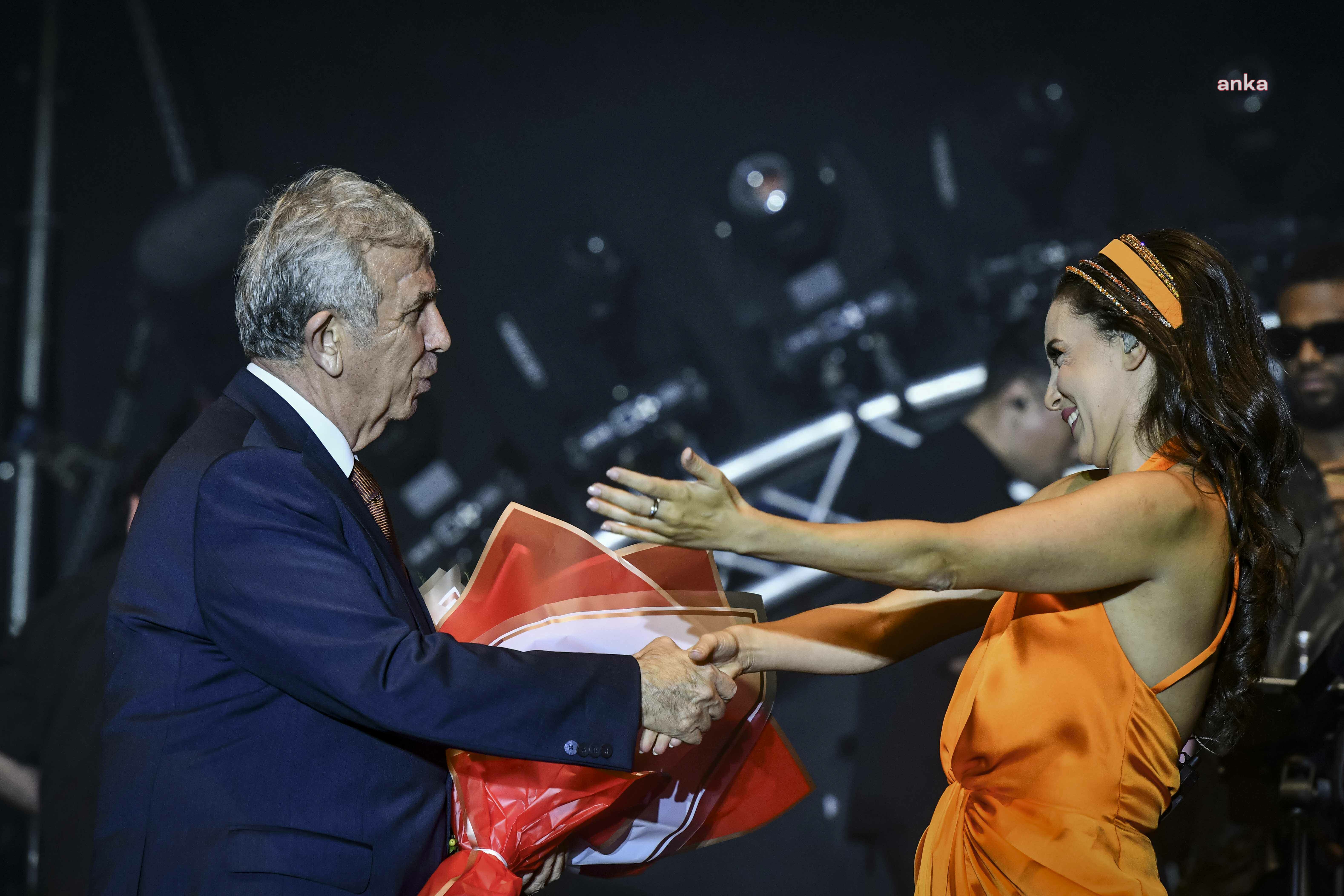 Türkiye ve Hollanda'nın 100 yıllık dostluğu Karsu'nun müziğiyle taçlandı