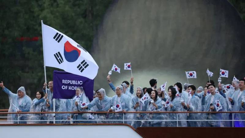 Olimpiyat geçişinde Güney Kore, Kuzey Kore olarak tanıtıldı