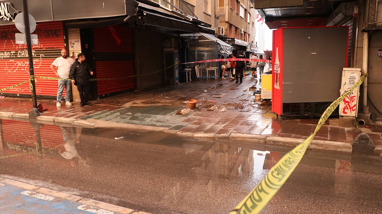 İzmir'de sokakta akıma kapılıp ölen Özge Ceren'in ailesi: 2 genç insanın öldüğü asla unutulmamalı