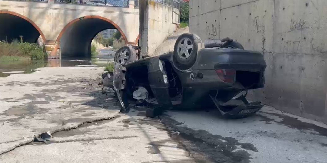 Esenyurt'ta sürücüsünün yolu karıştırdığı otomobil kanala uçtu