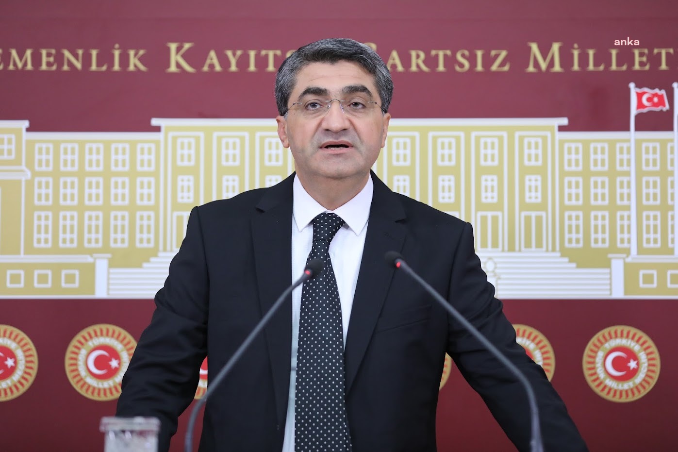 Deva Partili Ekmen: Göçmen karşıtı olaylarda emniyet zafiyeti var mı?