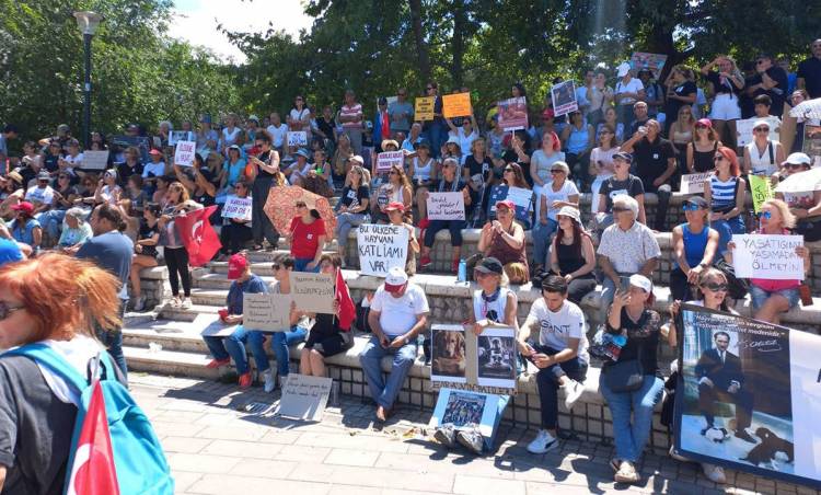Yaşam hakkı savunucularının, “ötanazi”ye karşı topladığı imzalar Numan Kurtulmuş’a iletildi