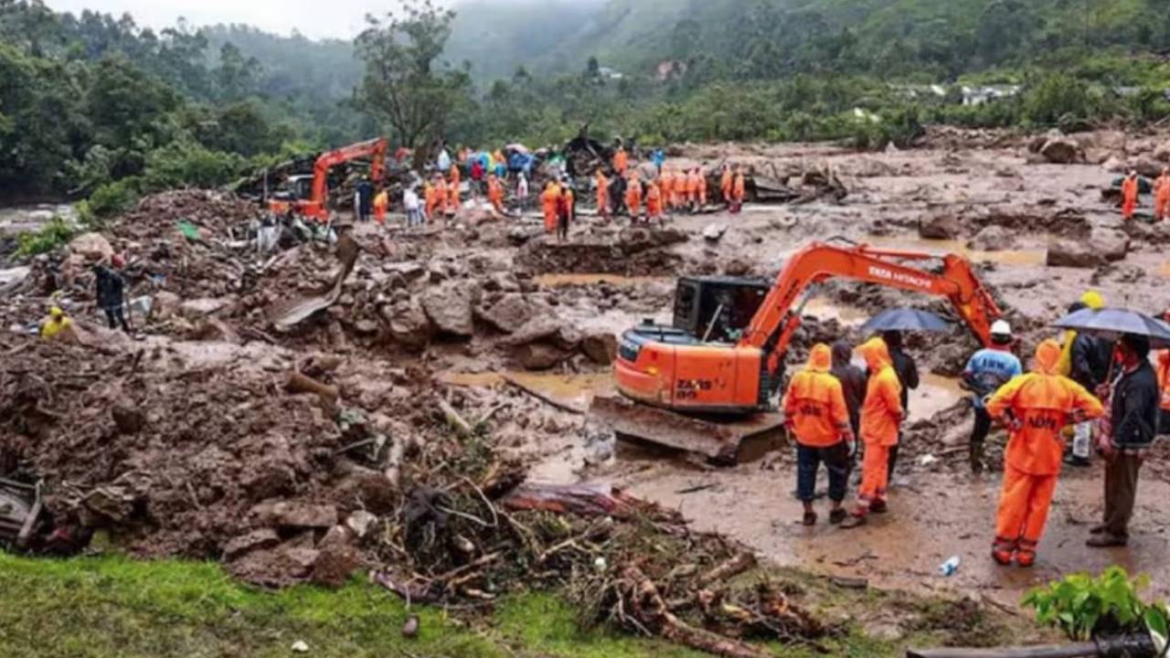 Hindistan'da heyelan: Can kaybı 107'ye yükseldi, yüzlerce kişi toprak altında kaldı