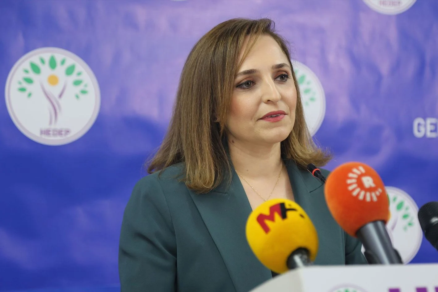 DEM Partili Doğan’dan halay operasyonlarına tepki: Sizin seçtiğiniz playlistler ile mi halay çekelim