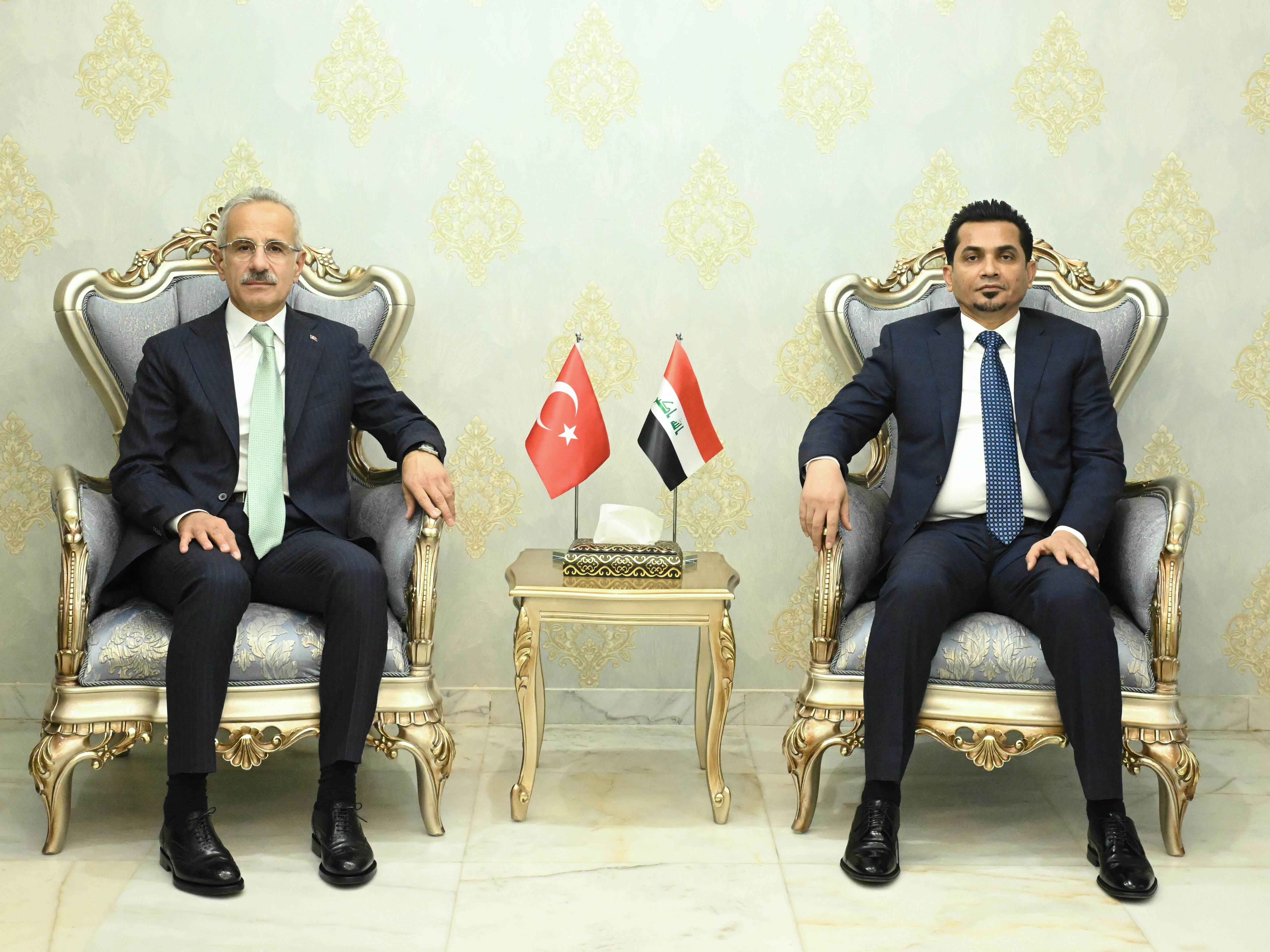 Bakan Uraloğlu, Irak Ulaştırma Bakanı ile bir araya geldi