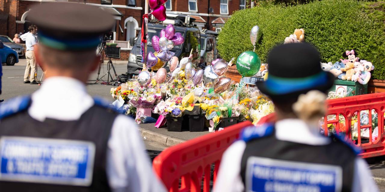 İngiltere’de protestolar şiddetlendi: 53 polis yaralandı, 100 kişi gözaltına alındı