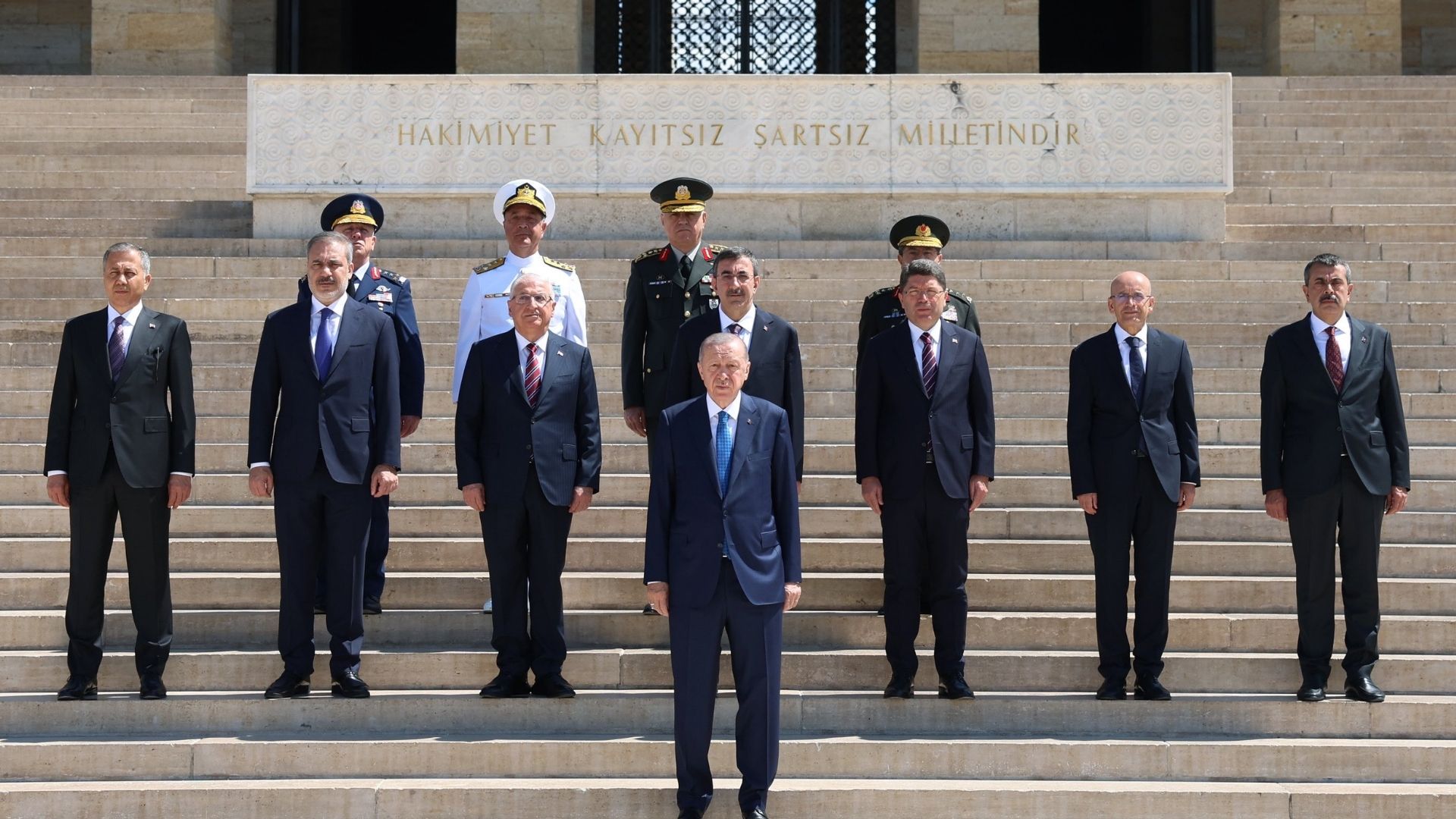 Yüksek Askeri Şura toplandı: Erdoğan, Yüksek Askeri Şura üyeleri ile Anıtkabir'i ziyaret etti