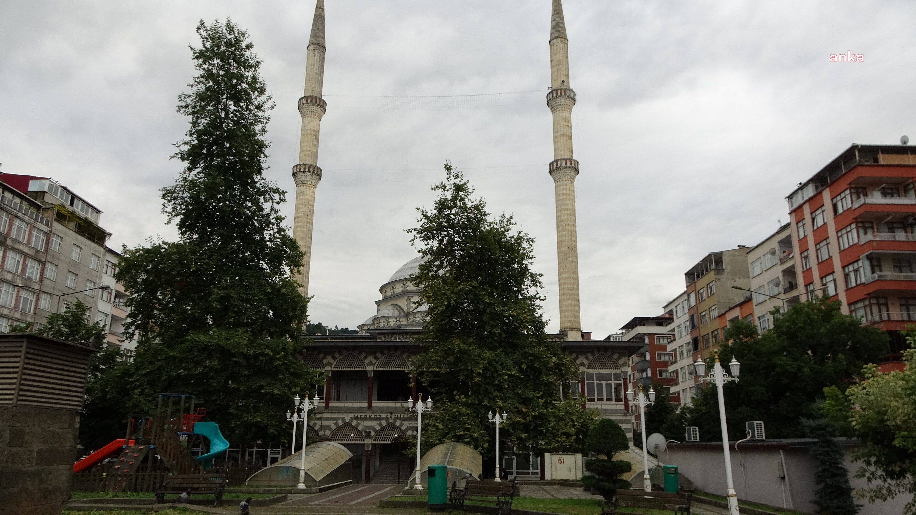 Erdoğan’ın hemşerilerinden tepki: Cami müjdesi vereceğine çay üreticisine bir müjde versin