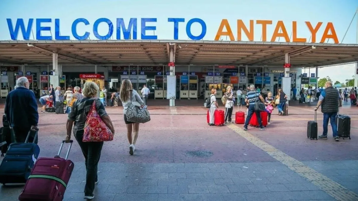 Antalya'ya gelen turist sayısı 9 milyonu aştı