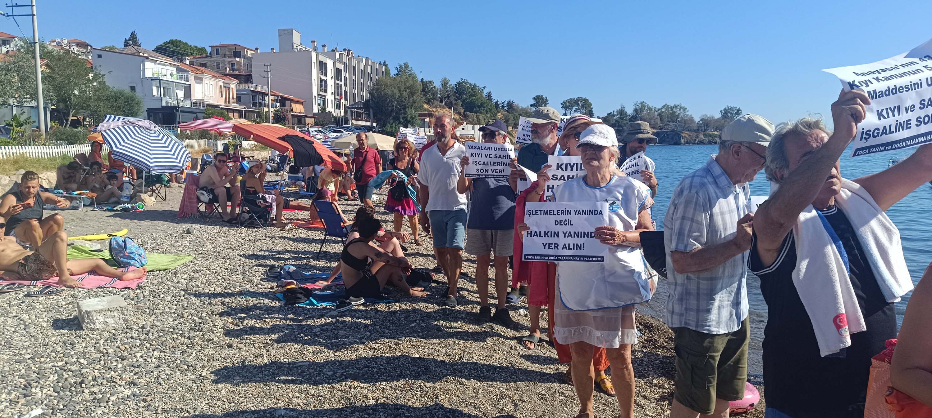 Foça'da eylem: Kıyılar herkesin yaşam alanıdır