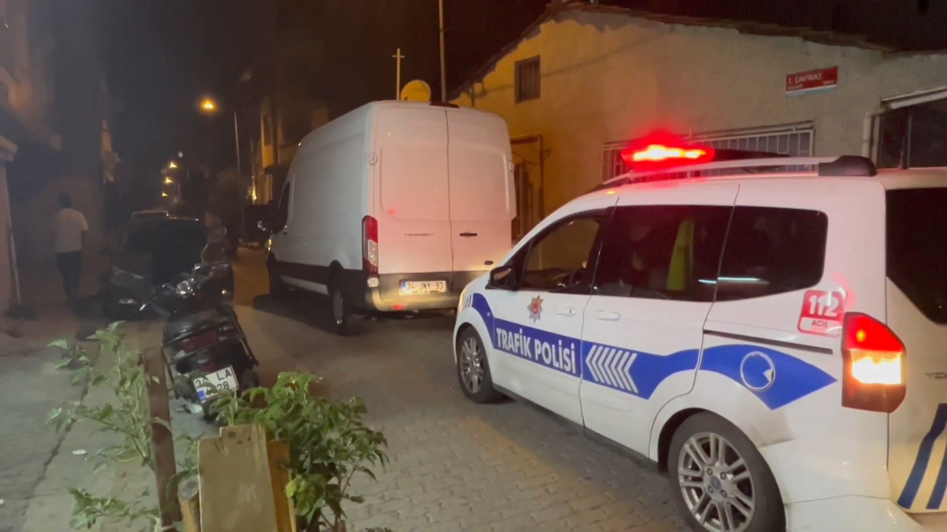 Küçükçekmece'de silahlı kavga: 2 yaralı