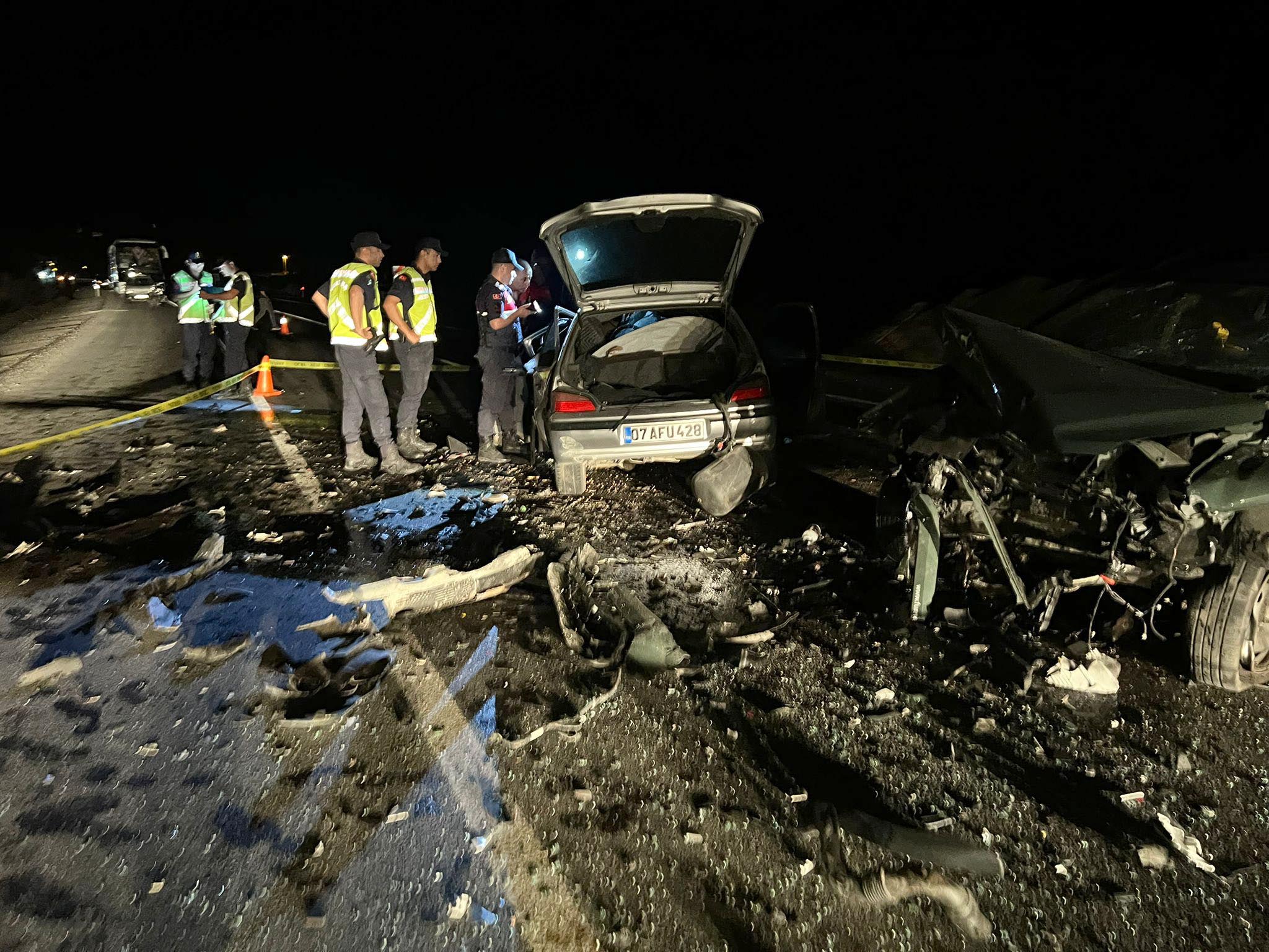 Düğün gecesi kaza: Gelin ve damat hayatını kaybetti