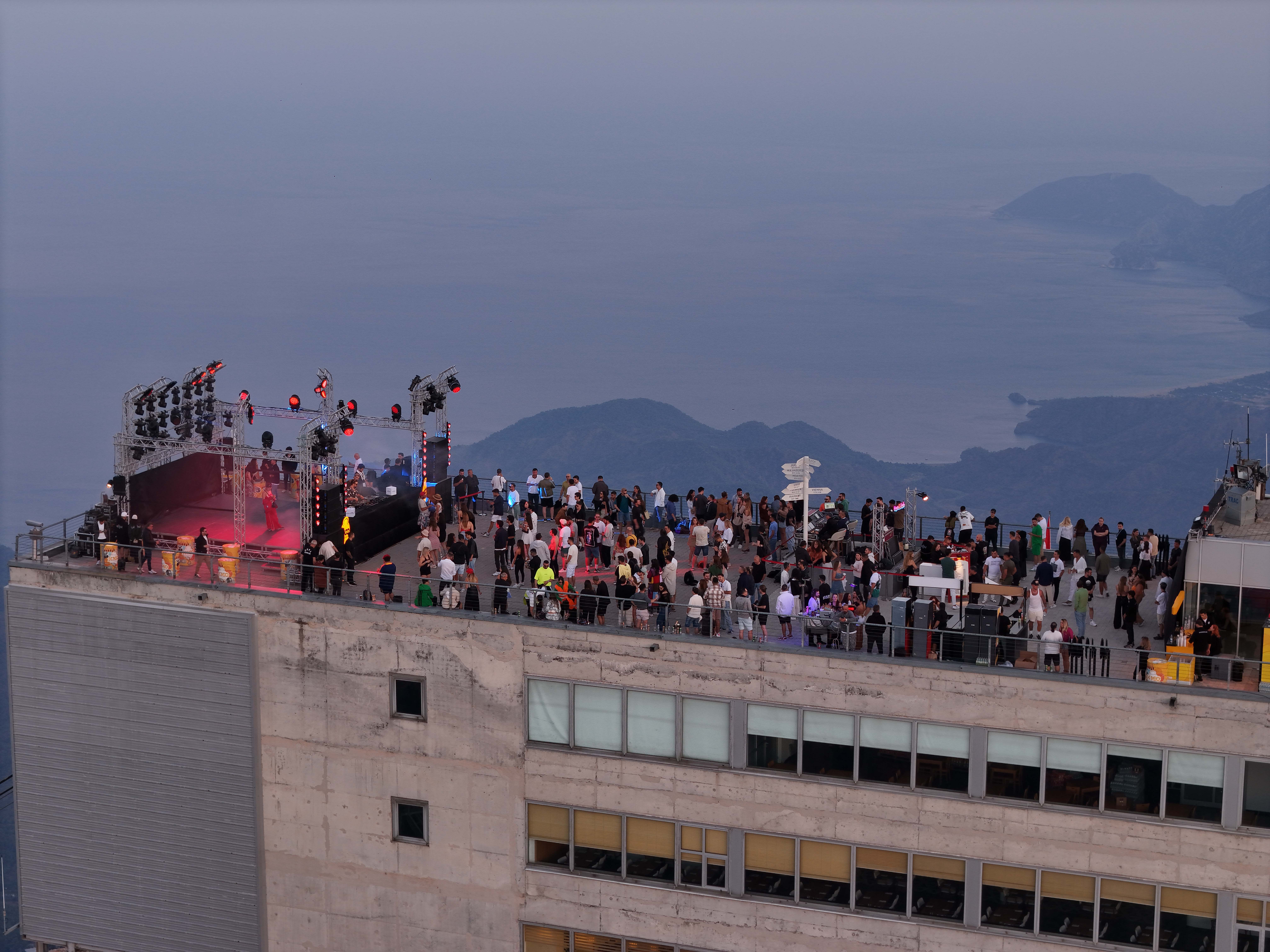 Burası Türkiye: 2 bin 365 metrelik zirvede müzik festivali