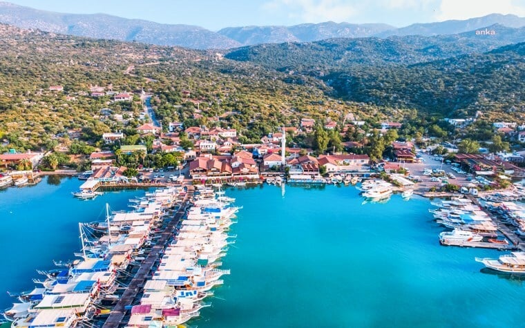 Bakanlık, tepkiler sonrası Kekova Üçağız iskelesinin ihalesini iptal etti