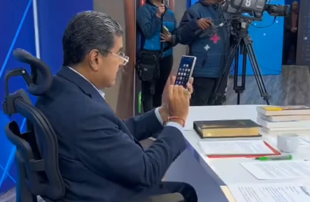 Venezuela Devlet Başkanı canlı yayında WhatsApp’ı sildi