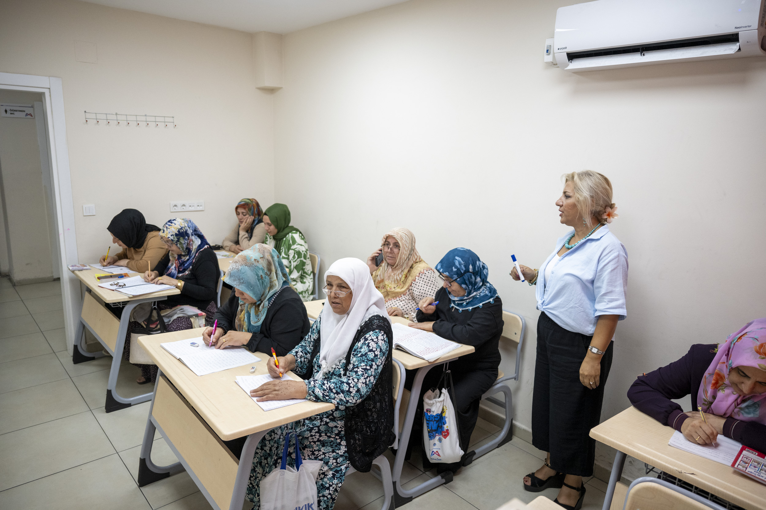 Mersin'de 145 kadın okuma yazma öğrendi