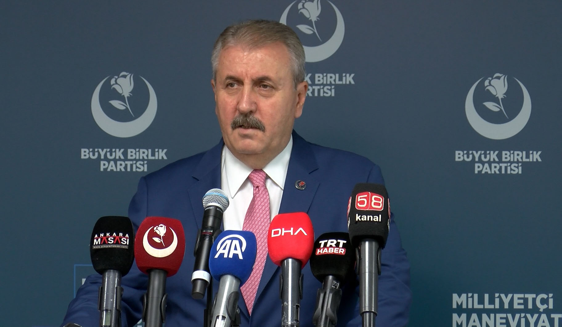 Destici, Instagram yasağına tepki gösterenleri hedef aldı: Şaklabanlık yapıyorlar