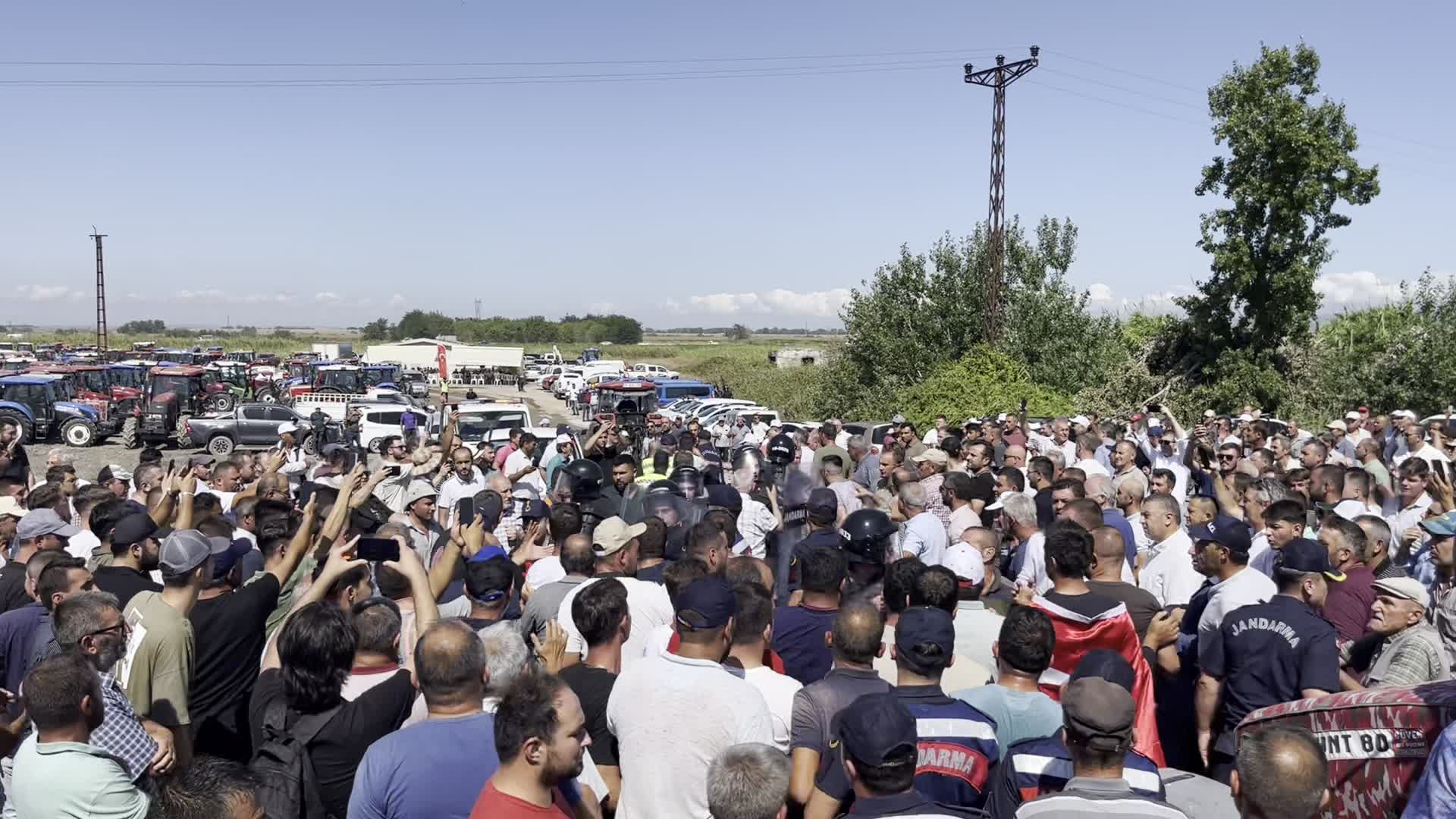 Sabır taştı, üreticiler sokağa çıktı: Hükümet istifa sloganları yükseldi!