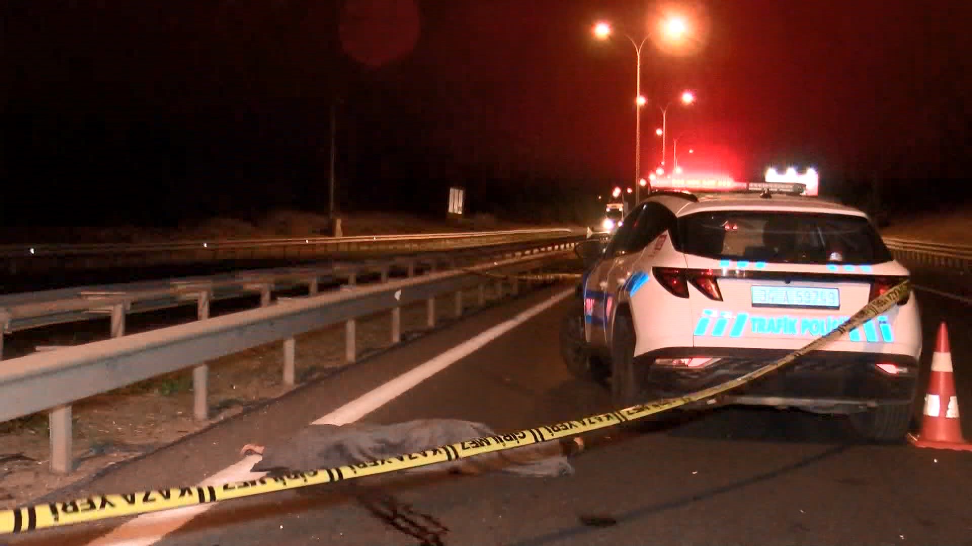 Büyükçekmece TEM'de yolun karşısına geçmeye çalışan yaya, otomobilin çarpması sonucu öldü