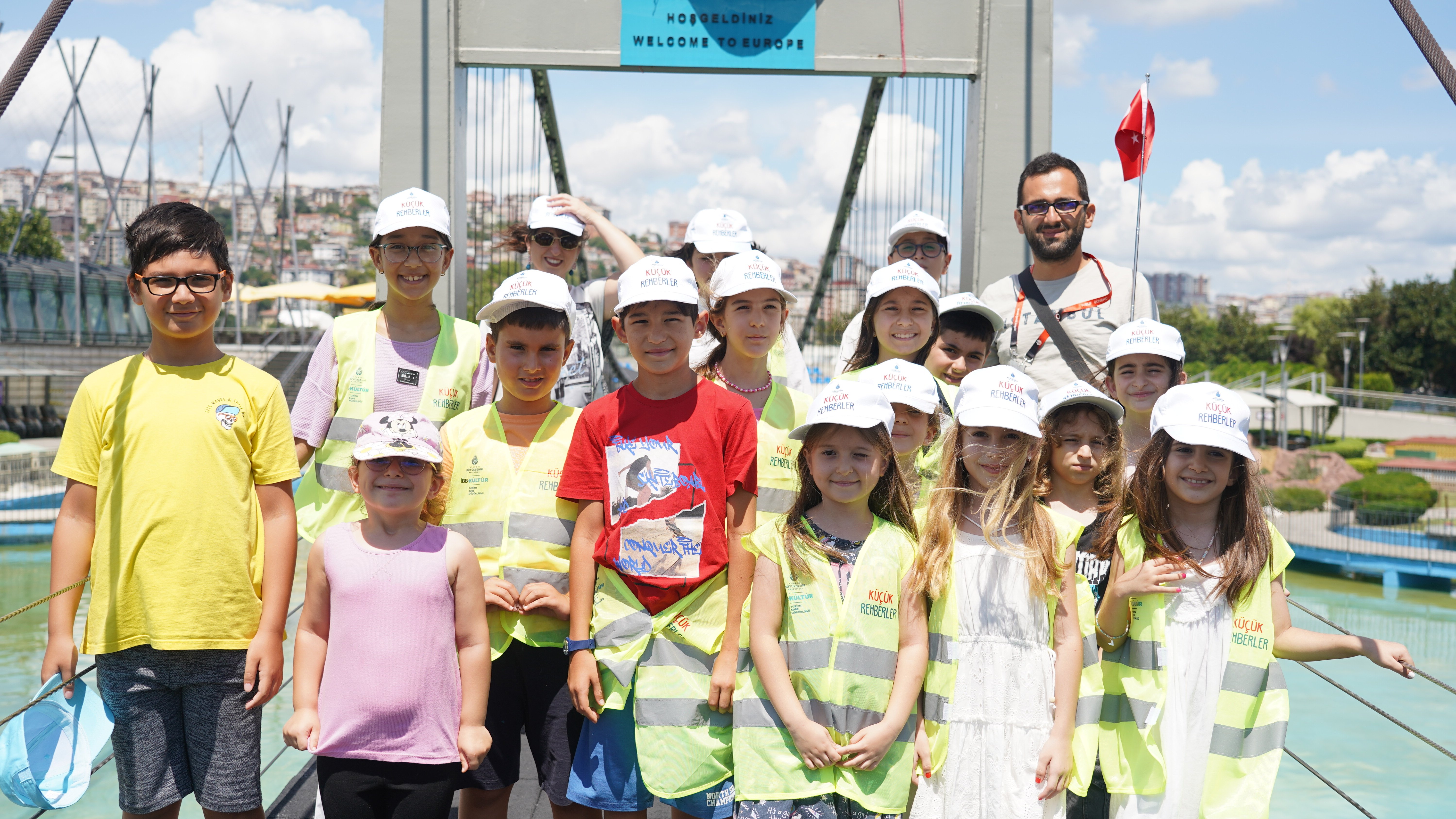 Küçük rehberler İstanbul'u keşfediyor