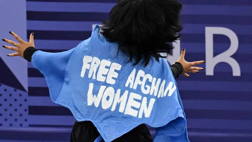 Kıyafetinde 'Afgan kadınlara özgürlük' yazan sporcu olimpiyat oyunlarından diskalifiye edildi