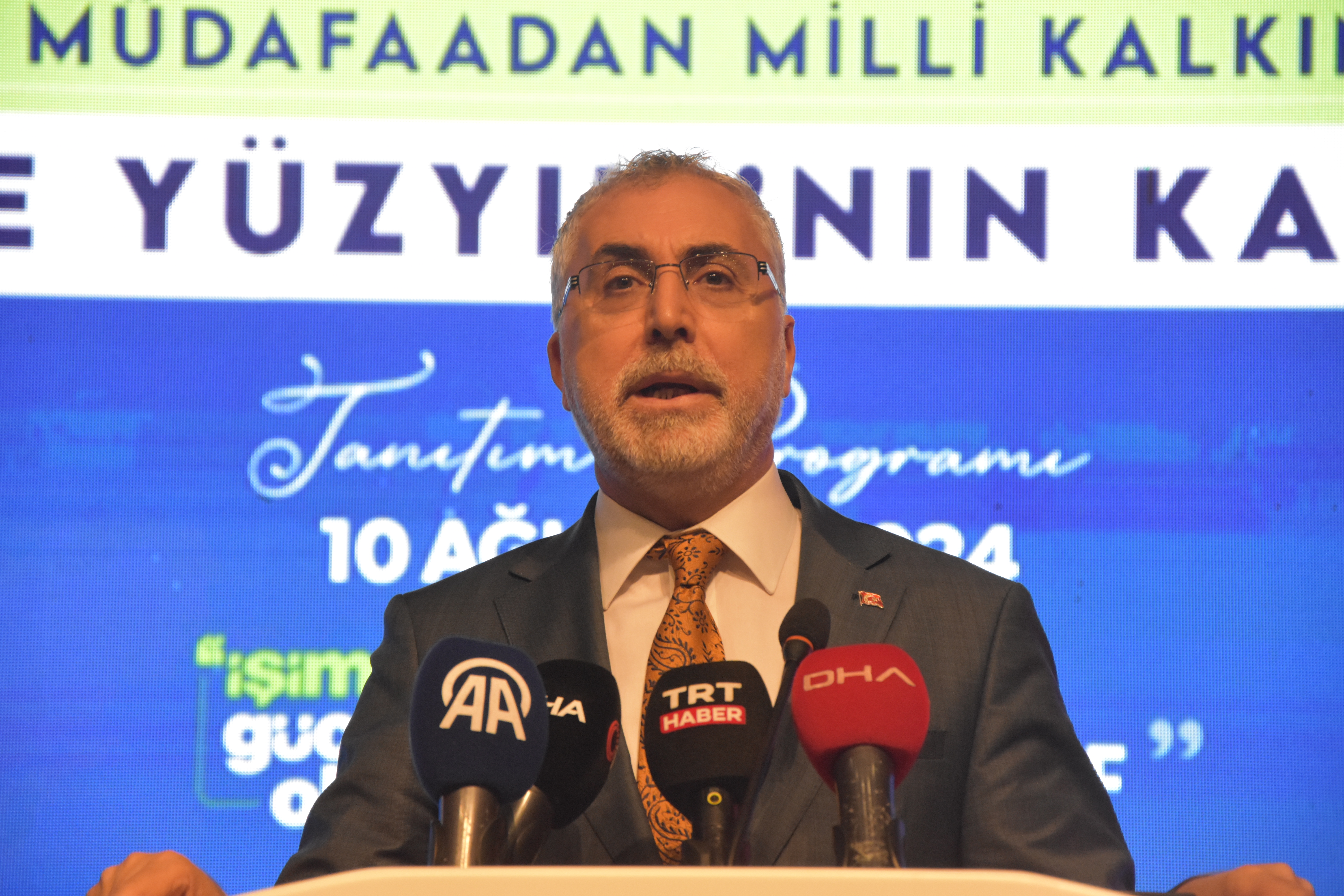 Bakan Işıkhan: Çalışma hayatında 'kayıt dışılık' en büyük problemimiz