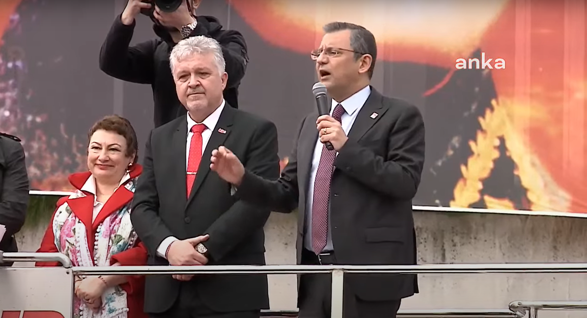 Özgür Özel: Tayyip Erdoğan emeklinin cebinden ayda 5,5 çeyrek altın aldı