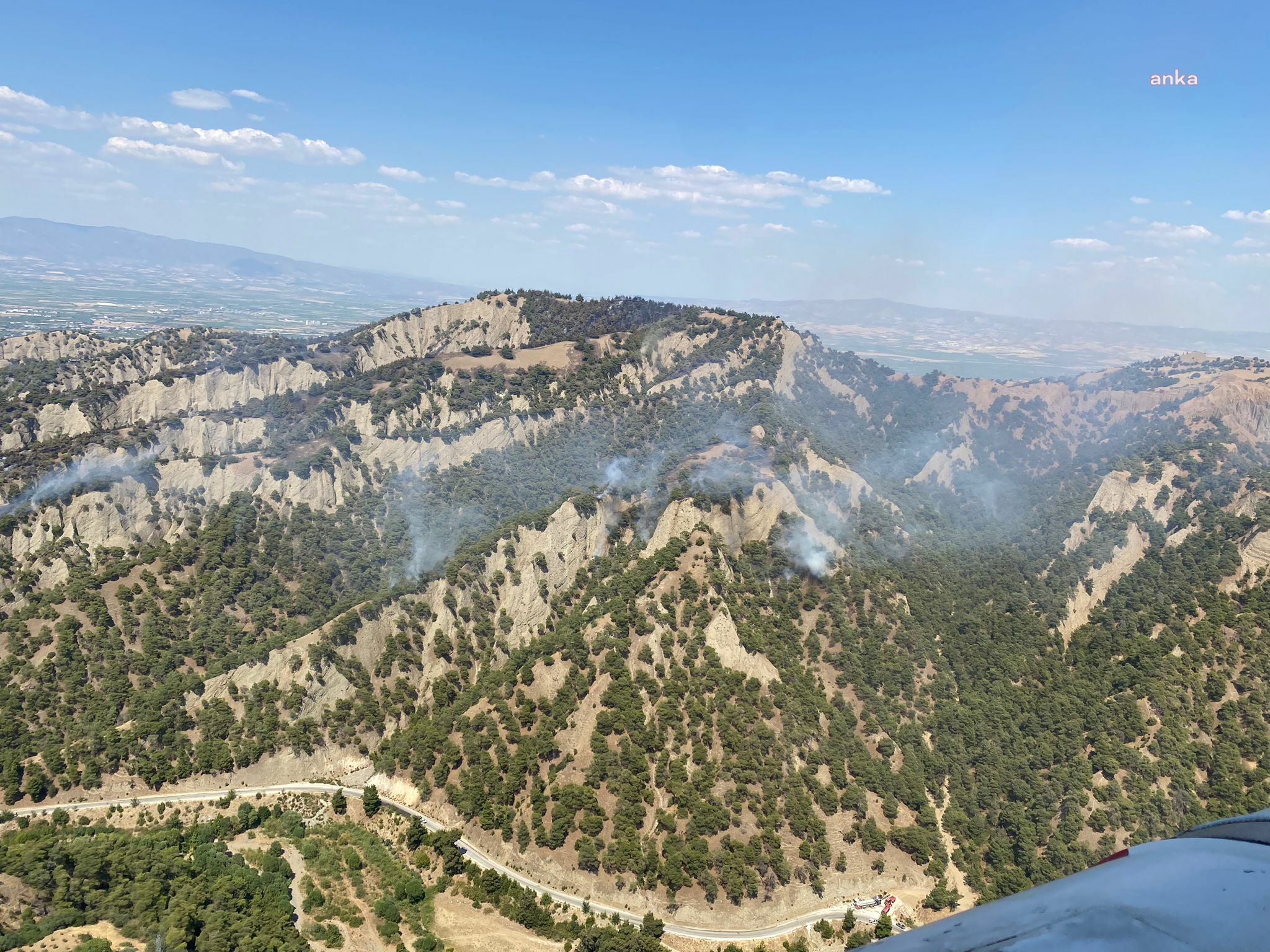 Manisa Salihli’deki orman yangını 24 saattir devam ediyor