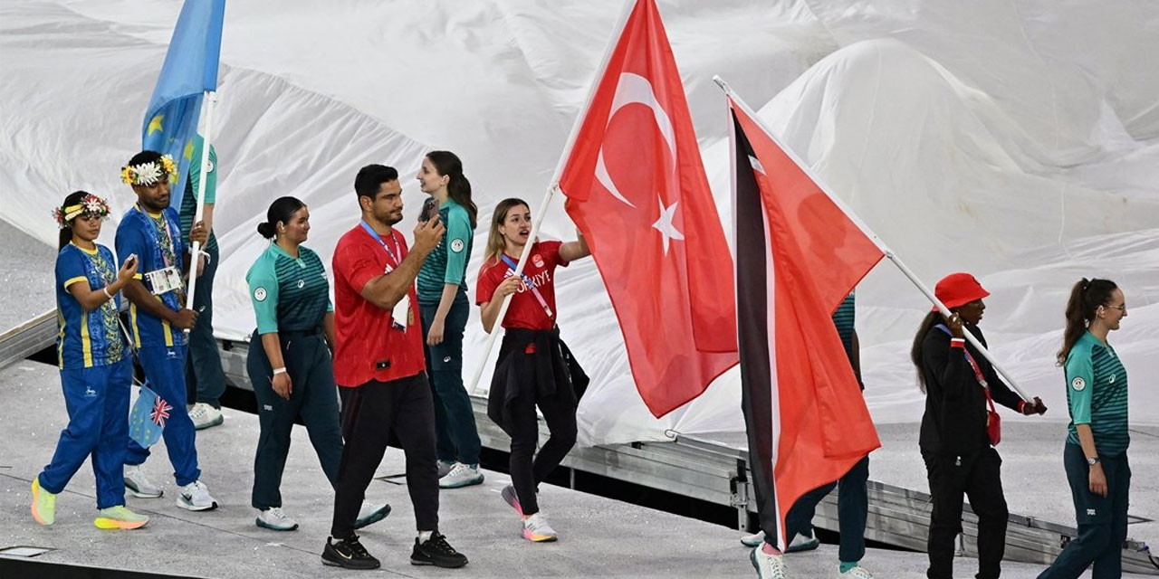 Paris 2024 Olimpiyat Oyunları'nın kapanış seremonisi yapılıyor