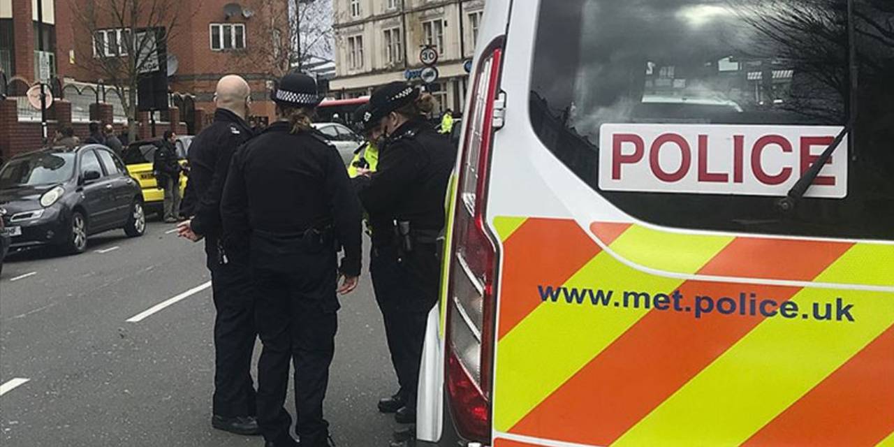 İngiltere’de bıçaklı saldırı: 11 yaşındaki kız çocuğu yaralandı