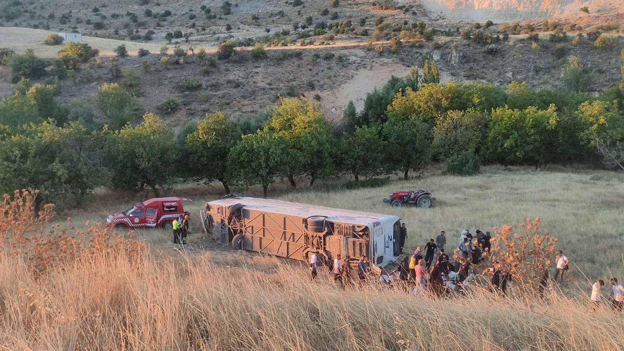 Malatya'da yolcu otobüsü şarampole yuvarlandı: 3'ü ağır 11 yaralı