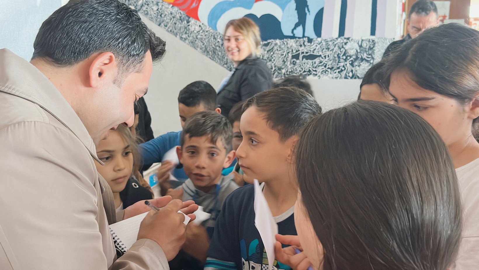 Bir dönem kaymakamlık yapan AKP’li başkan, seçim propagandasını okulda yaptı