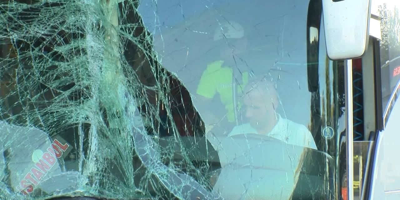 Yolcu otobüsü İETT otobüsüne çarptı: 3 yaralı
