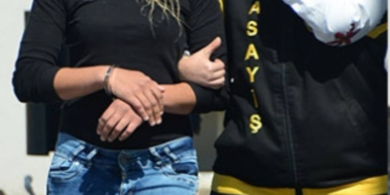 "Evden hırsızlık" suçundan 254 kaydı bulunan 2 kadın tutuklandı