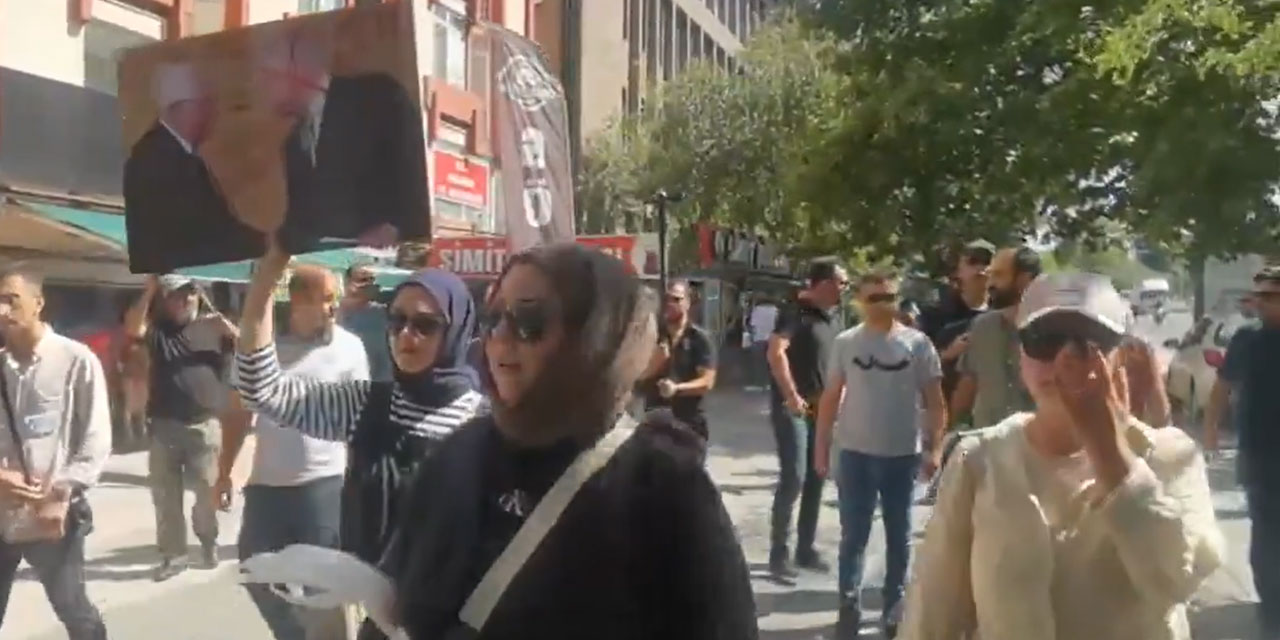 Mahmud Abbas Meclis önünde protesto edildi