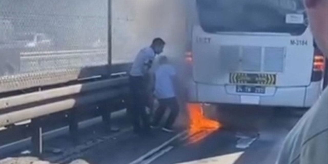 Seyir halindeki metrobüste yangın çıktı: Yolcular tahliye edildi